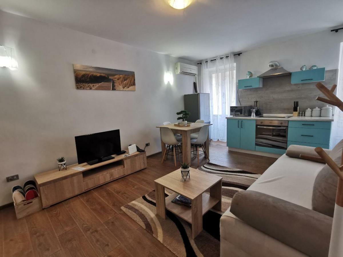 A Charming One-Bedroom Apartment In The Heart Of 'Rovinj' Экстерьер фото